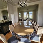 Manoir Aux Roses, 15 Personnes Avec