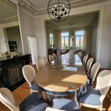 Manoir Aux Roses, 15 Personnes Avec