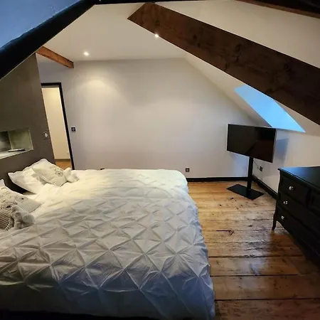 Manoir Aux Roses, 15 Personnes Avec